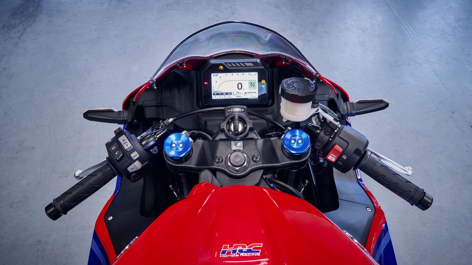 Το μεγάλο όπλο του CBR600RR είναι το πακέτο ηλεκτρονικών. Με Throttle-by-Wire και IMU 6 αξόνων, ο αναβάτης έχει στη διάθεσή του πολλαπλά επίπεδα ρύθμι