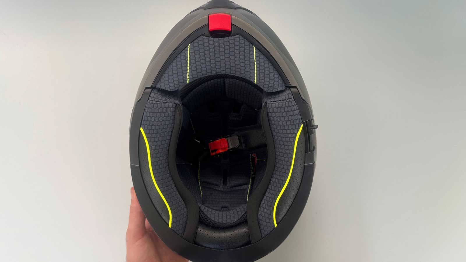 Δοκιμή: Ανοιγόμενο κράνος Zen ZN-918 