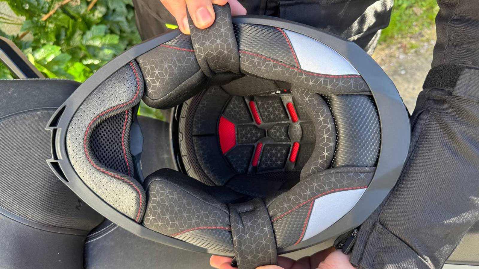 Η υποαλλεργική επένδυση στο Pilot Corsair SV On μπορεί να αφαιρεθεί για να πλυθεί.