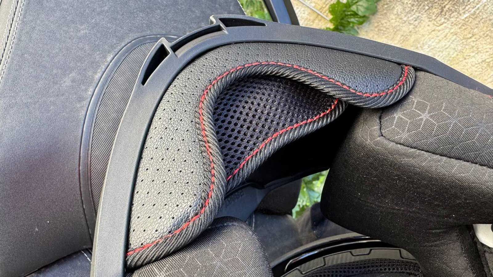 Διπλό αφαιρούμενο  υποσιάγωνο στο Pilot Corsair SV On.