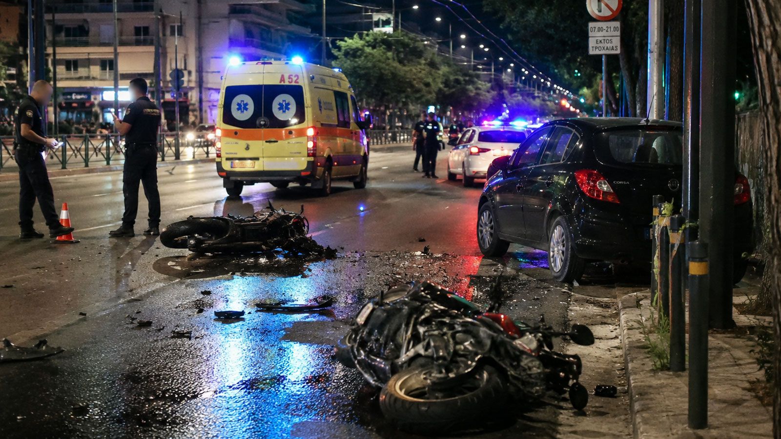 Οι δύο μοτοσικλέτες συγκρούστηκαν πλαγιομετωπικά λίγο μετά τη 1 τα ξημερώματα