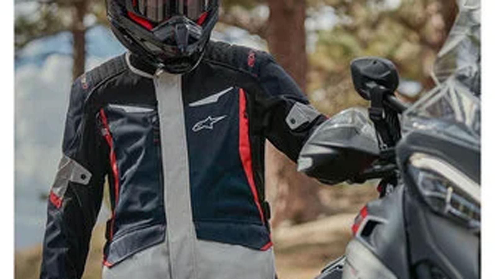 Alpinestars ST-1 WP: Τι προσφέρει το αδιάβροχο jacket των 239,95 ευρώ