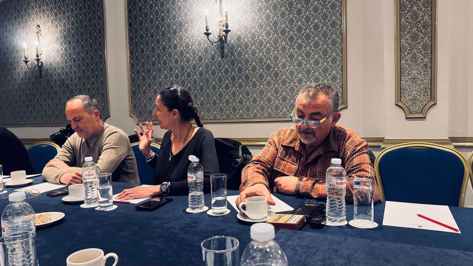 Αριστερά είναι ο Κωνσταντίνος Τρικος στη μέση η Μαρία η Τσεσμελή και δεξιά ο Μελέτης Σταμάτησε