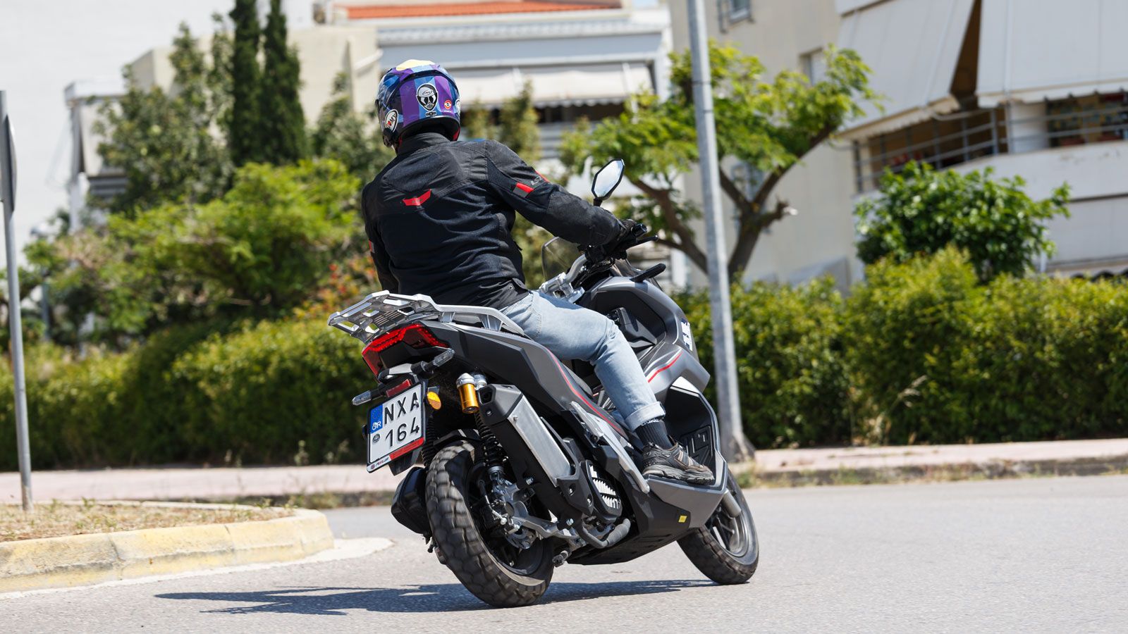Η  μετάδοση είναι πολύ καλή και η λειτουργία του δεν έχει κομπιάσματα και κενά.