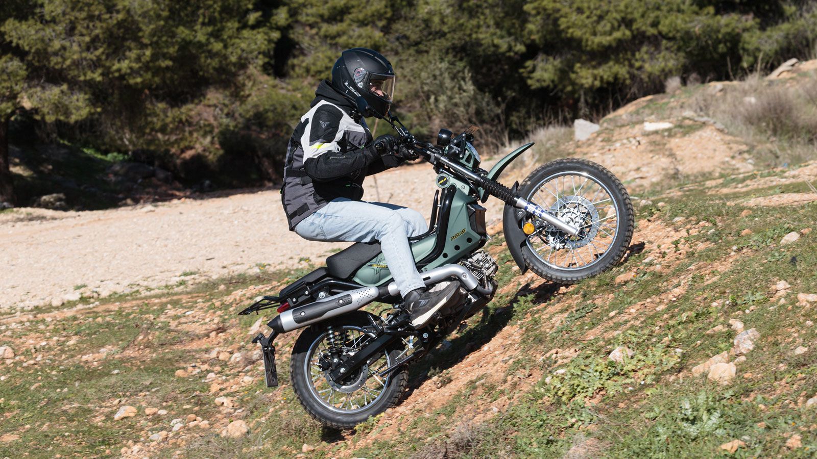 Τα ελάχιστα και σκληρά πλαστικά σε κάνουν να ξεχνάς το άγχος για γρατζουνιές ή σπασίματα.