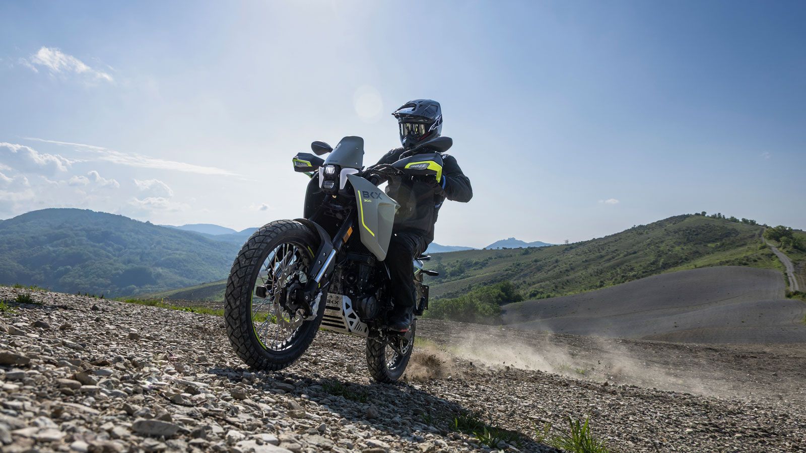 Η νέα Benelli BKX 300 συνδυάζει adventure χαρακτήρα με καθημερινή ευχρηστία