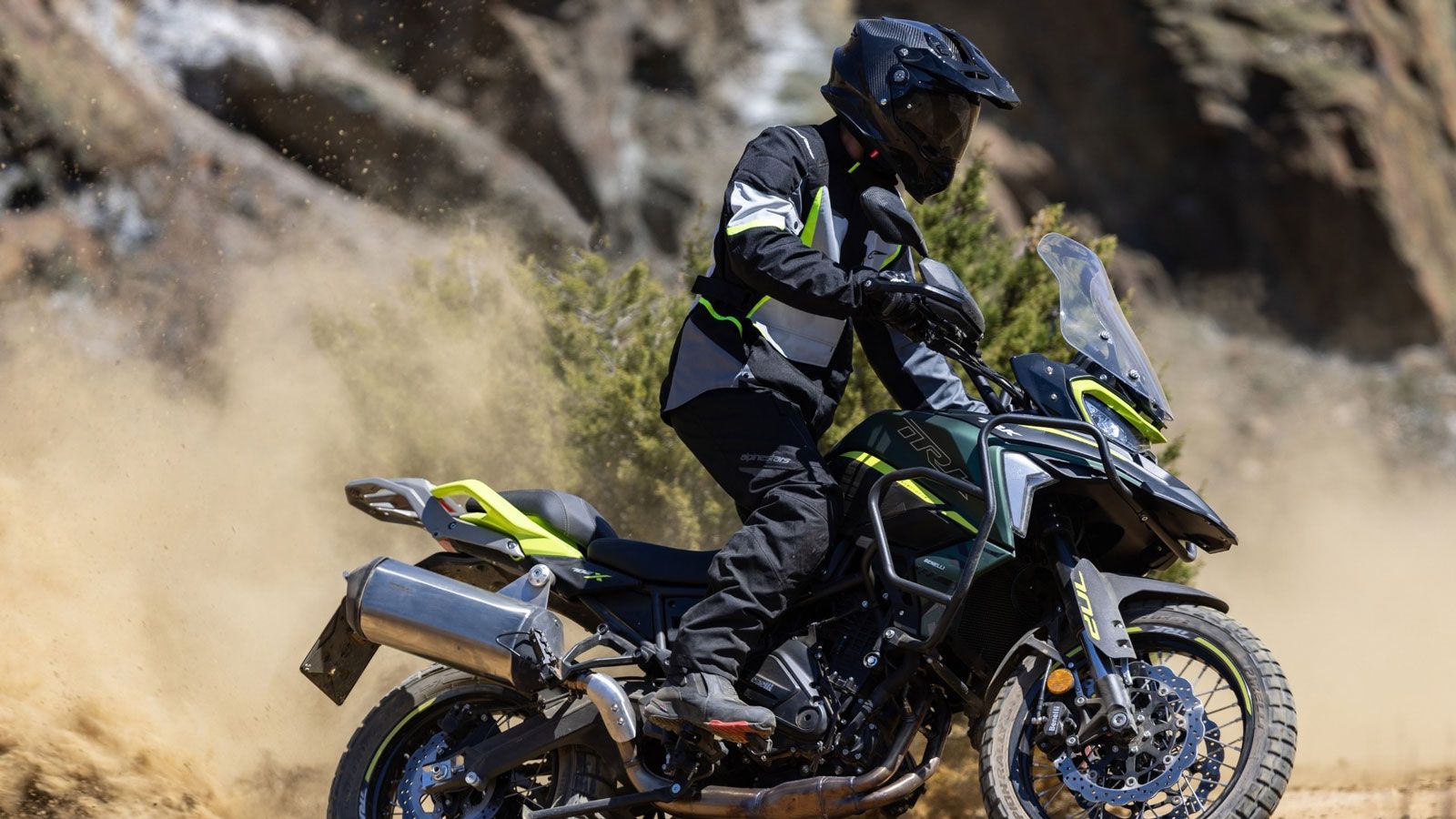 Η σχεδίαση έχει γίνει στο Pesaro της Ιταλίας και διατηρεί το γνώριμο DNA της σειράς, με έντονο εμπρός μέρος, μεγάλο φέρινγκ και ψηλό ανεμοθώρακα που δ