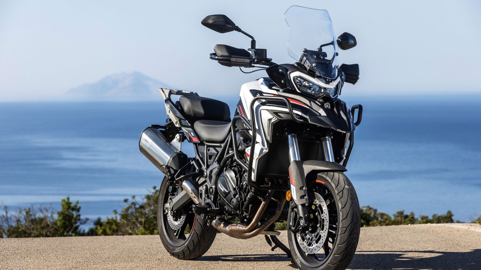  Benelli δεν εστίασε στη μέγιστη ιπποδύναμη, αλλά στη χρηστικότητα και τη ροπή, στοιχεία κρίσιμα για μια μοτοσυκλέτα ταξιδιού. Η μέγιστη απόδοση φτάνε