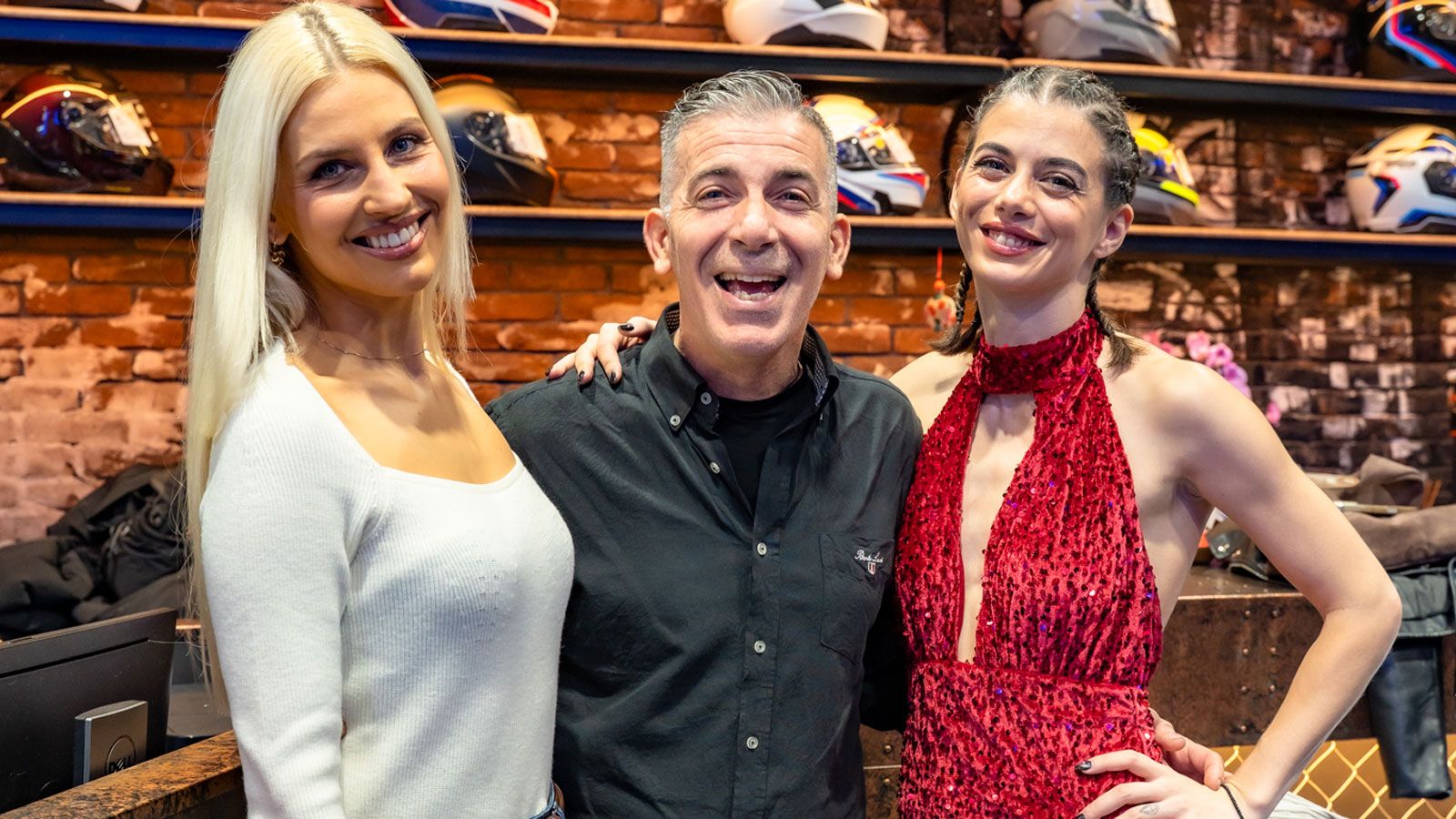 Οι παρέες μεγάλωναν συνεχώς και όλοι διασκέδαζαν για αρκετές ώρες με την ωραία μουσική, το άψογο catering, τα happenings,το γενικό περιβάλλον που ήταν