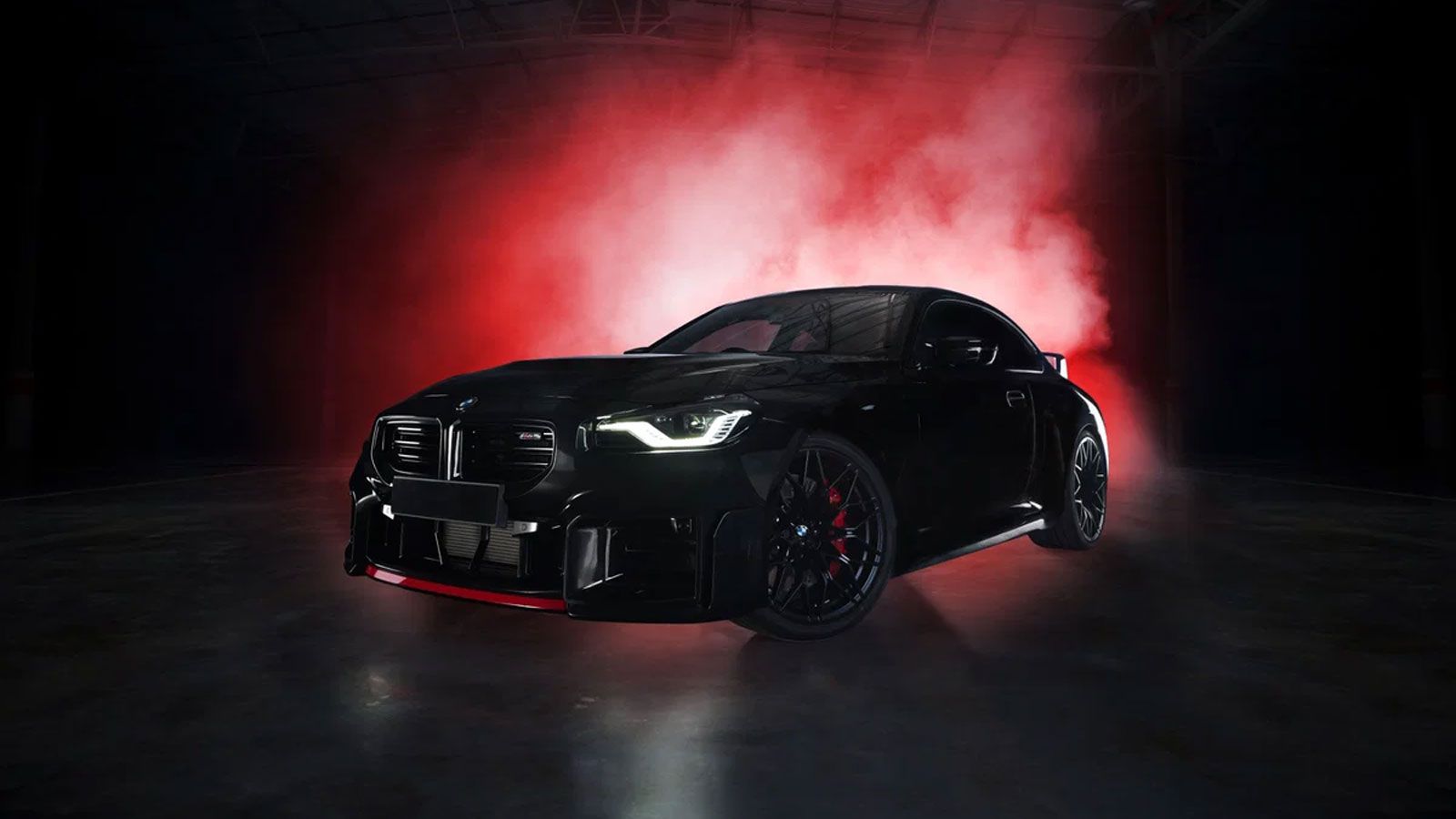 Το αυτοκίνητο της σειράς, το BMW M2 Coupé RR Edition, ακολουθεί την ίδια φιλοσοφία σχεδίασης με μαύρο και κόκκινο θέμα.