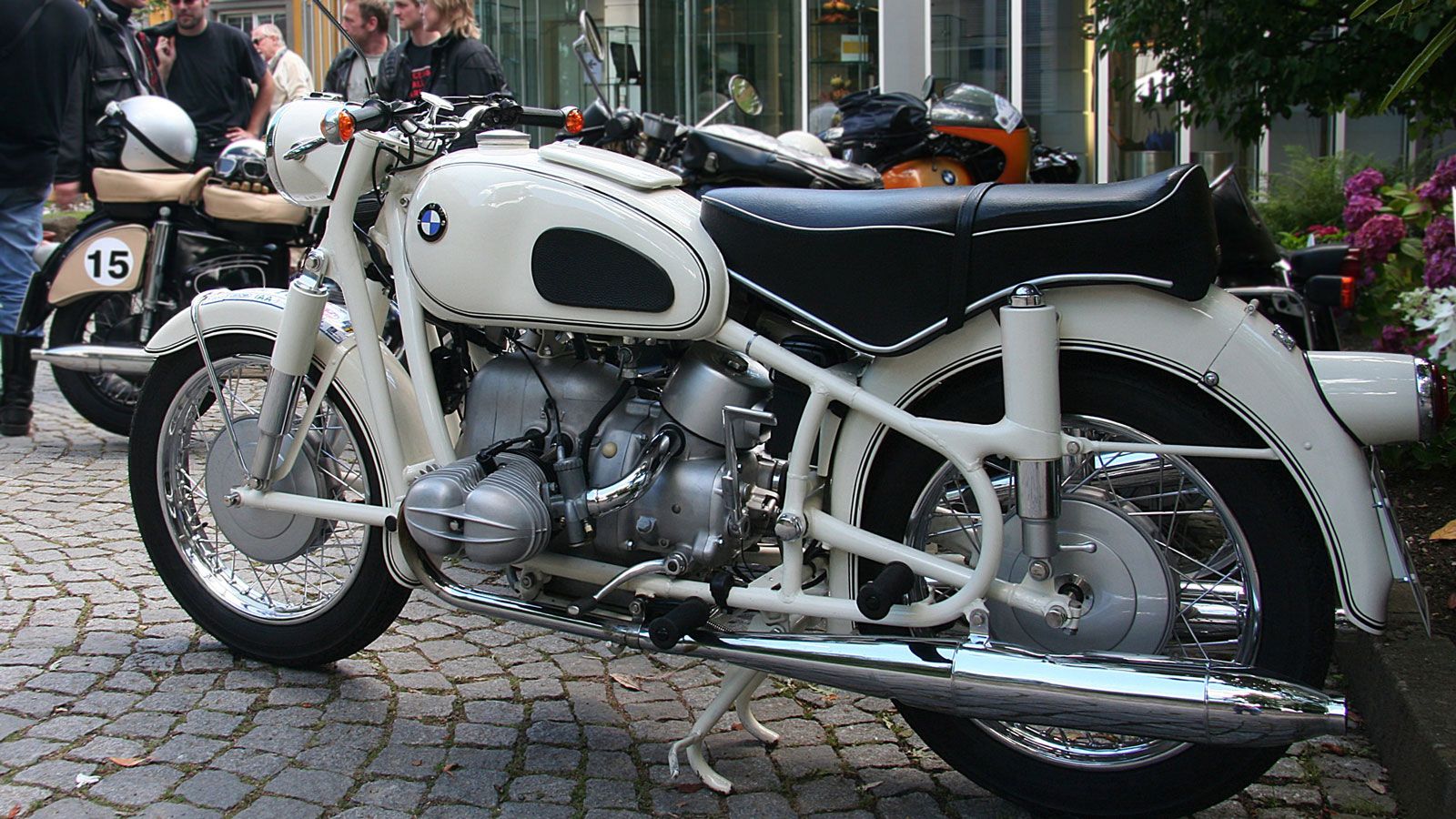 Γιατί οι Γερμανοί λένε τις BMW “λαστιχένιες αγελάδες”; Η περίεργη ιστορία άπο πίσω