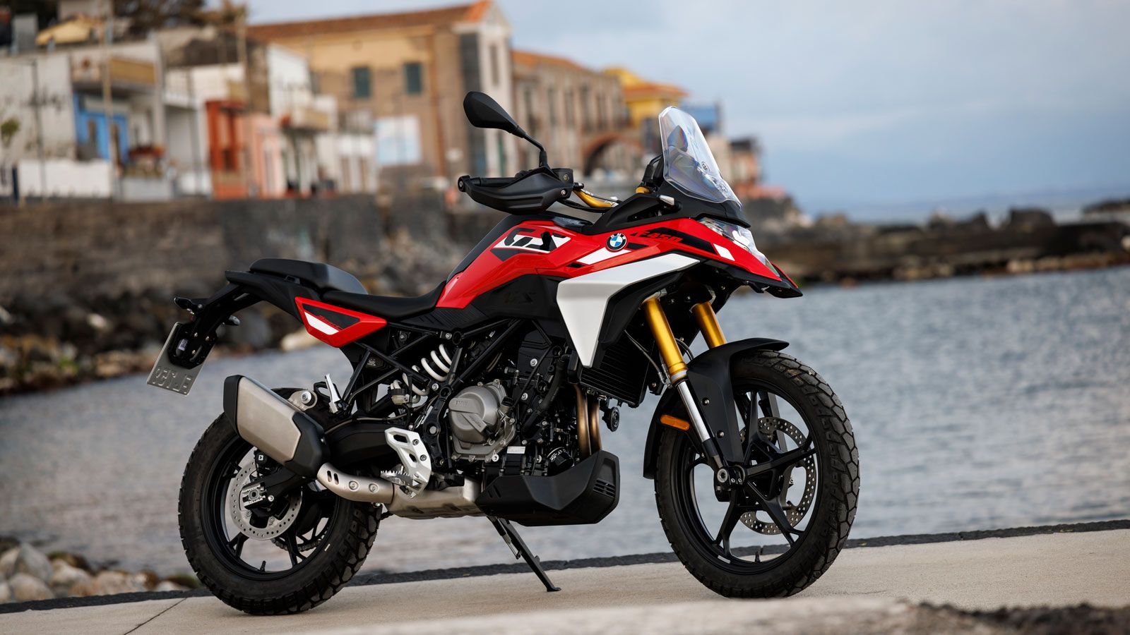 Συνυφασμένο με την οικογένεια GS, η νέα F 450 GS διατίθεται σε τέσσερις εκδόσεις εξοπλισμού. 