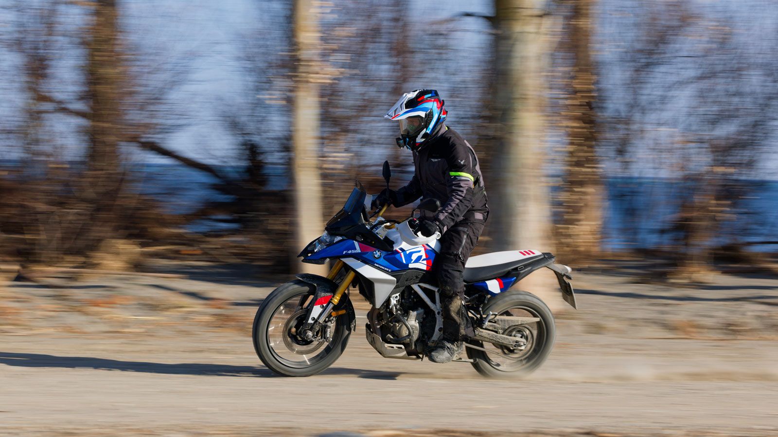 Ένα πολύ πρακτικό χαρακτηριστικό είναι η εύκολη ρύθμιση ύψους του μοχλού φρένου κατά 20 mm σε δύο θέσεις για να ταιριάζει, ενώ και ο μοχλός αλλαγής τα