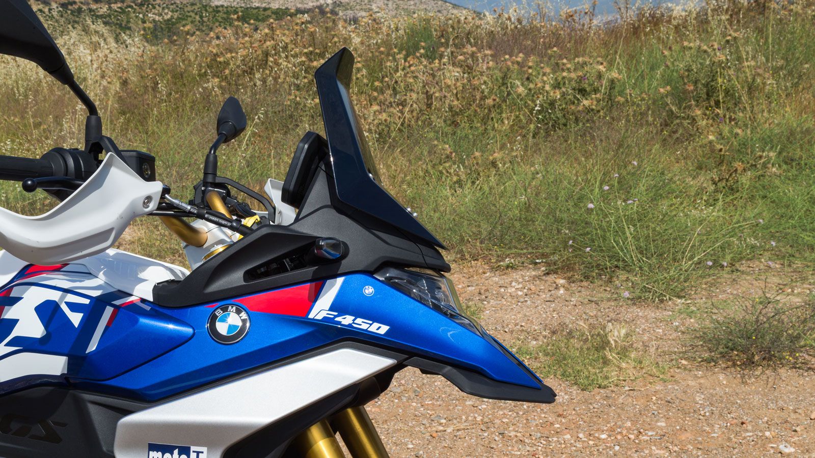 Η άμεση σύνδεση της F450 με την υπόλοιπη οικογένεια GS ξεκινά αναμφίβολα από την εμφάνιση. 