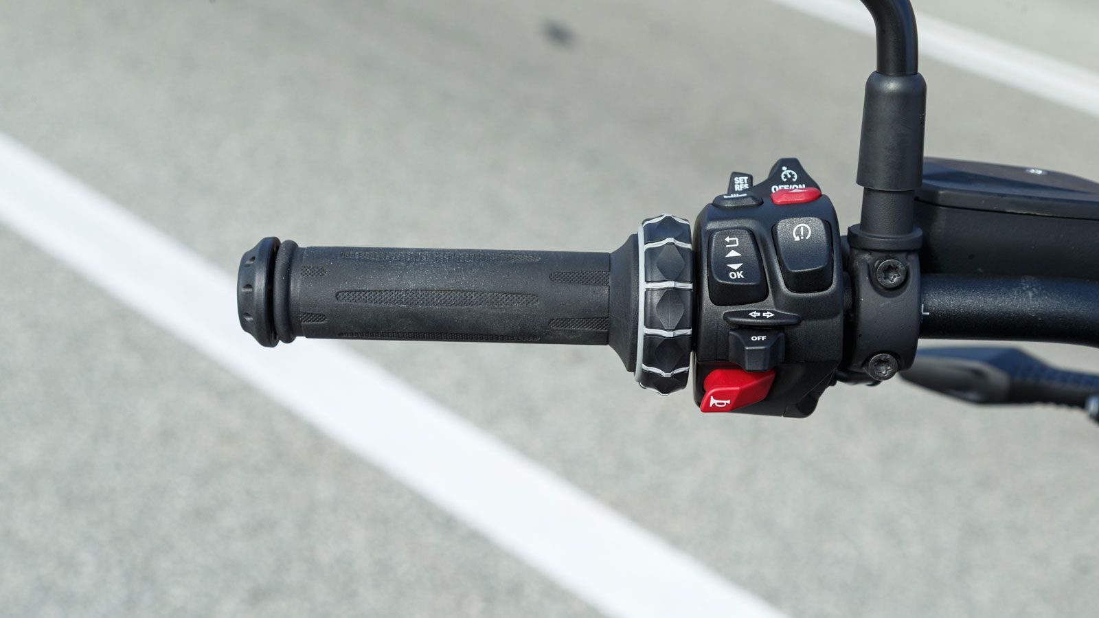 ια τους λάτρεις του ψηφιακού κόσμου, μπορεί να αντικατασταθεί -με το ανάλογο αντίτιμο- με μια μίνιμαλ ορθογώνια οθόνη και τις βασικές πληροφορίες σε π