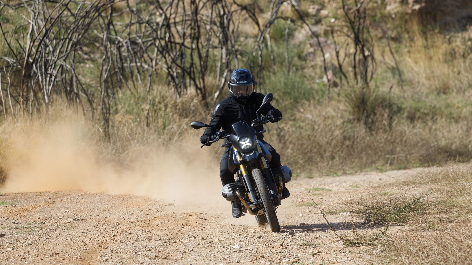Στις μετρήσεις από στάση και με σεβασμό στον συμπλέκτη αφού διαμαρτύρεται όταν ζορίζεται με απανωτές εκκινήσεις , κατάφερε 3,9δ. για τα πρώτα 100 και 