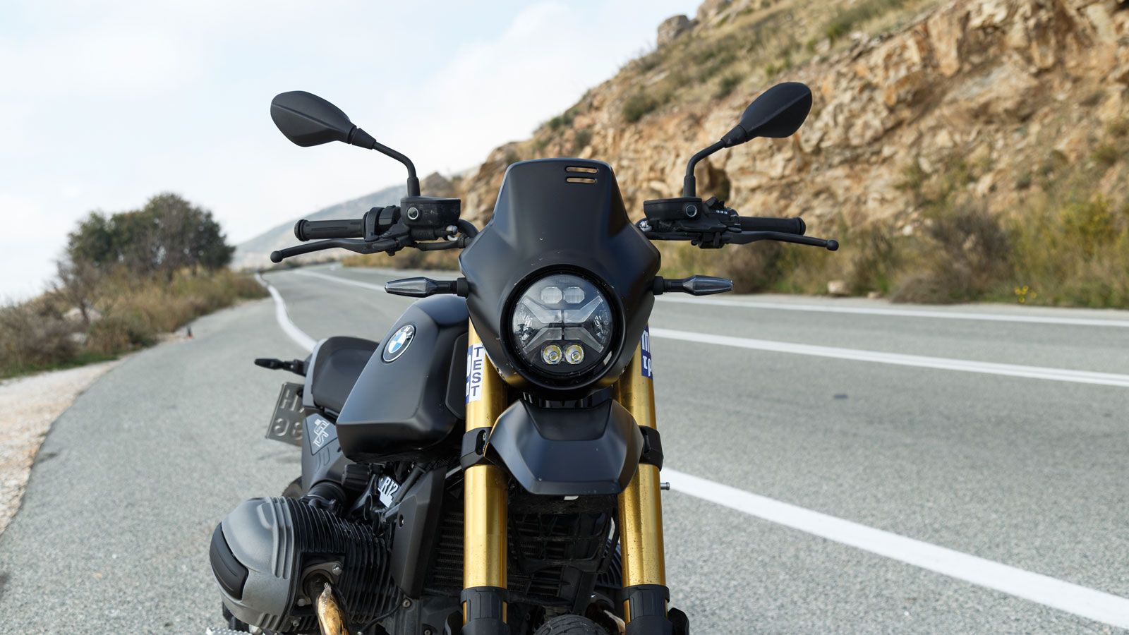 Όπου και αν επικεντρώσεις το βλέμμα σου, σε όποια λεπτομέρεια και αν επιστήσεις την προσοχή σου, η BMW έχει κατασκευάσει ένα ποιοτικότατο σύνολο που έ