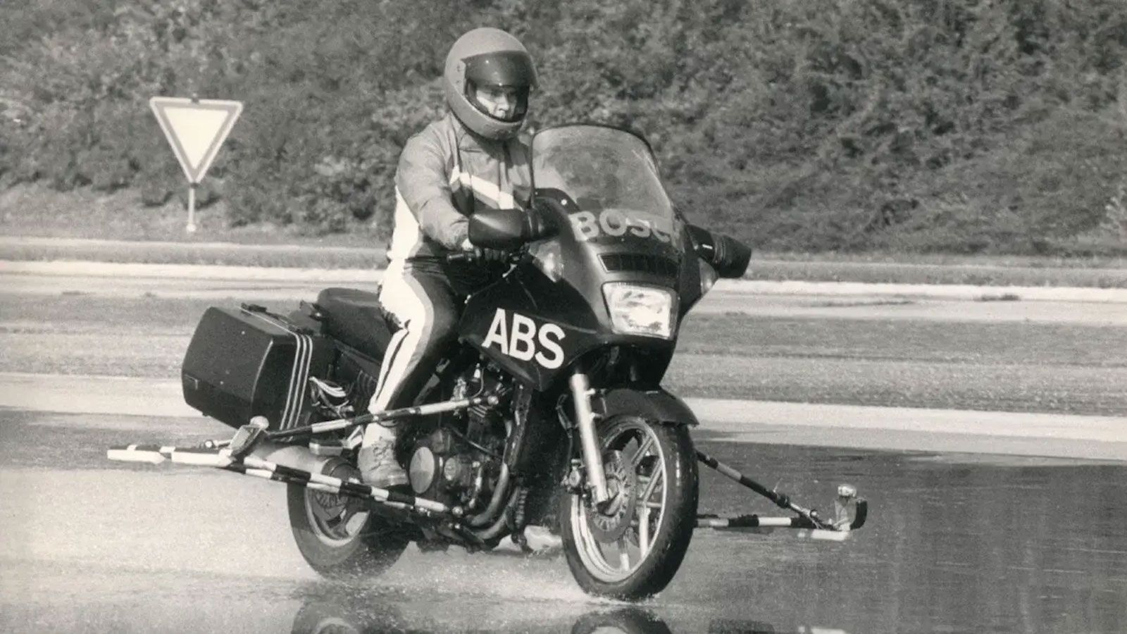 Πριν από 30 χρόνια, μια τεχνολογία που αντιμετωπίστηκε αρχικά με καχυποψία έμελλε να εξελιχθεί σε σωτήριο εξοπλισμό.