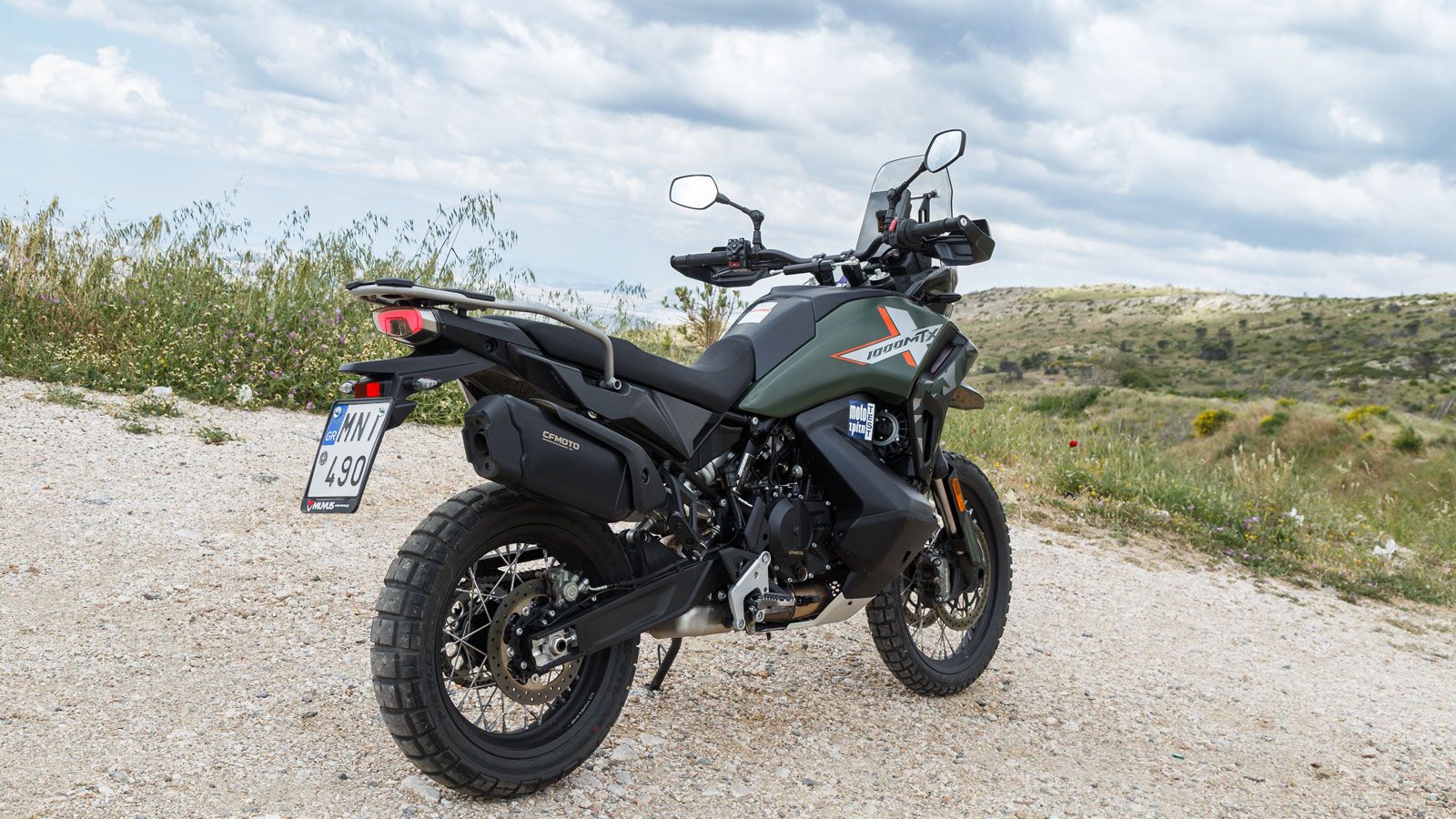 Το 1000MT-X βασίζεται σε ατσάλινο πλαίσιο χρωμίου-μολυβδαινίου, με το συνολικό βάρος να ανακοινώνεται στα 222 κιλά γεμάτο.