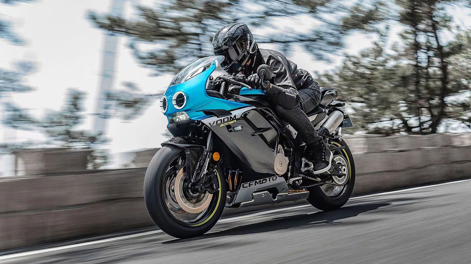 Η CFMoto 500SR κάνει την εμφάνισή της πριν ακόμη παρουσιαστεί επίσημα, καθώς στοιχεία της μοτοσυκλέτας εμφανίστηκαν σε έγγραφα έγκρισης τύπου στην Κίν