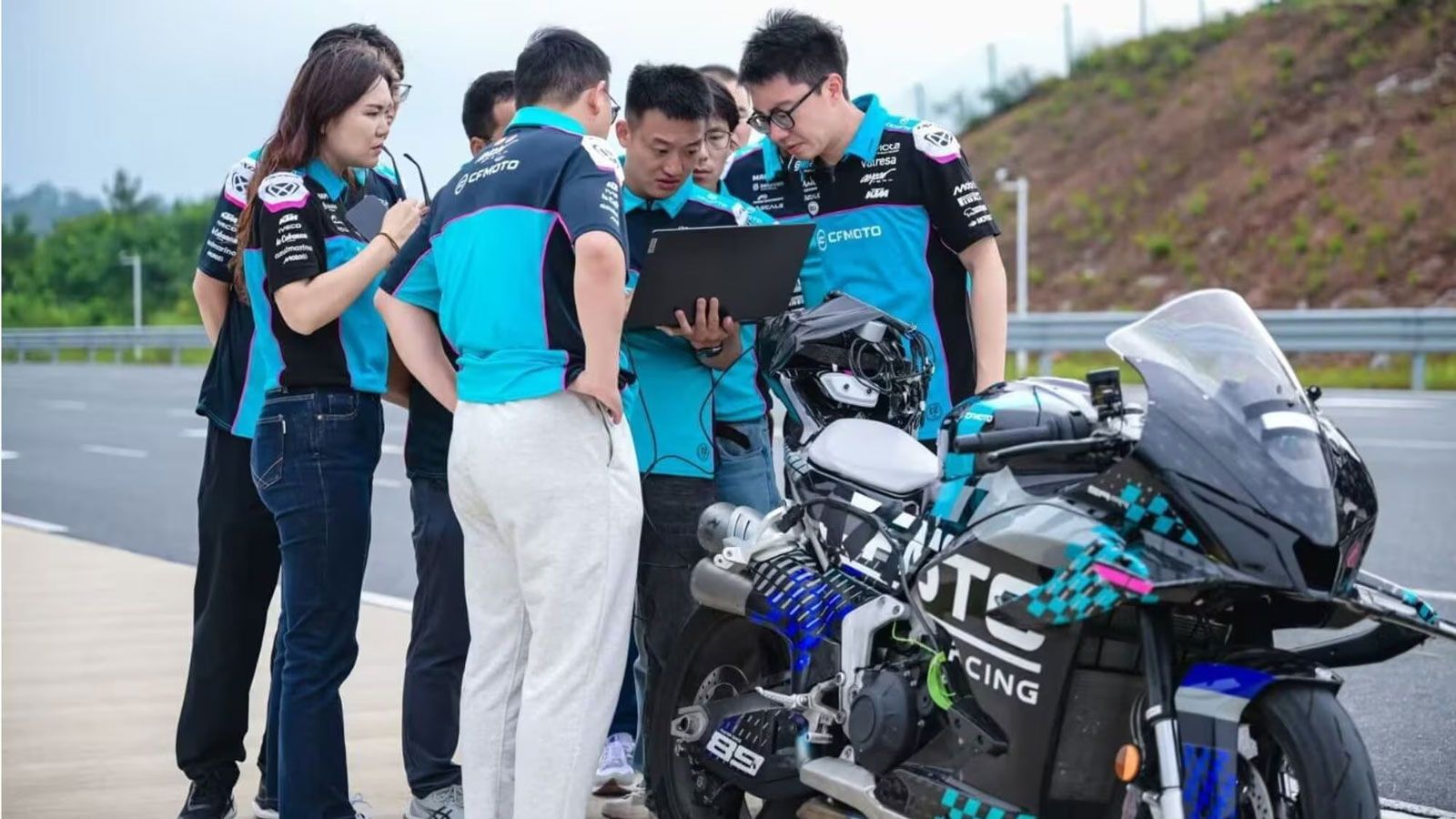 CFMOTO V4 SR-RR