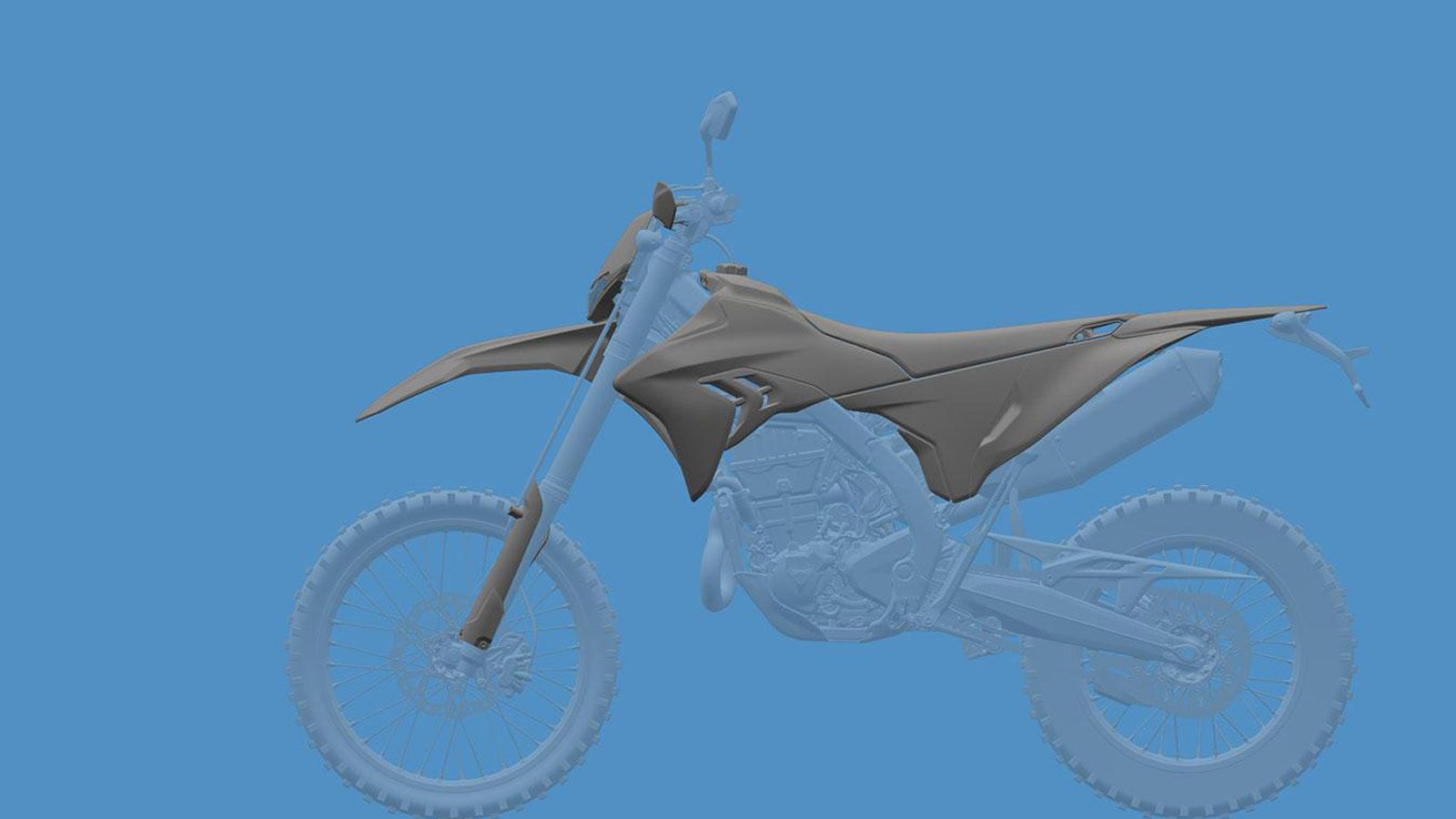 Η μεγάλη διαφορά έρχεται στον εξοπλισμό δρόμου: καθρέφτες, φλας εμπρός και πίσω, βάση πινακίδας και πλήρες σύστημα φωτισμού κάνουν ξεκάθαρο τον street