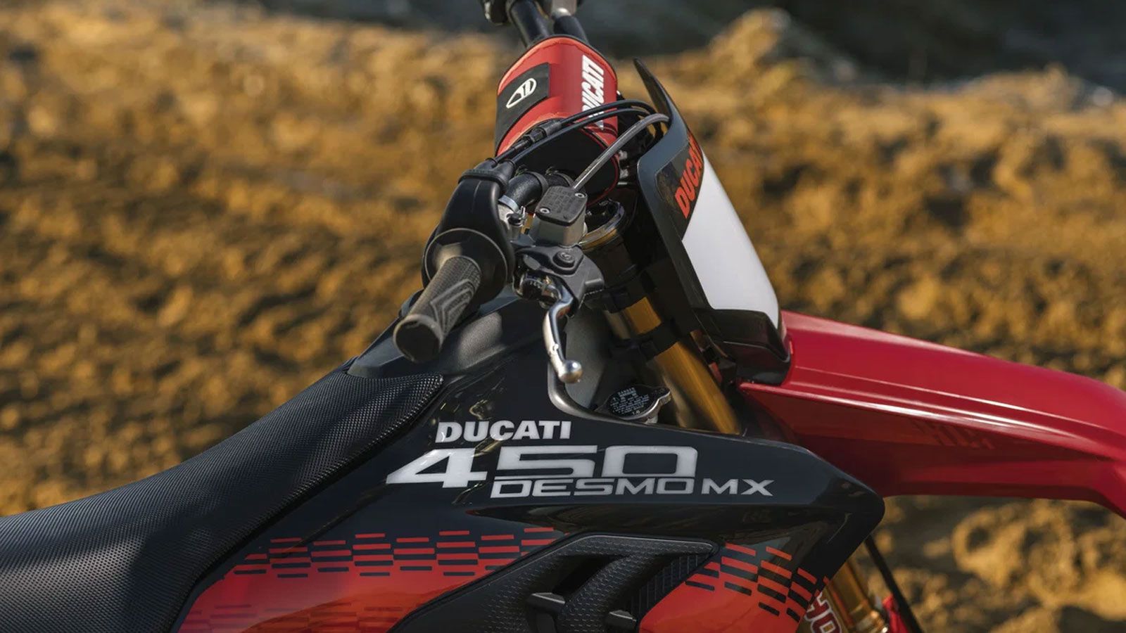 Με απλά λόγια, αν κάποιος οδηγεί συνεχώς στο όριο, θα χρειαστεί συνεργείο νωρίτερα. Αντίθετα, πιο ήπια χρήση μπορεί να μεταφέρει το επόμενο service πι