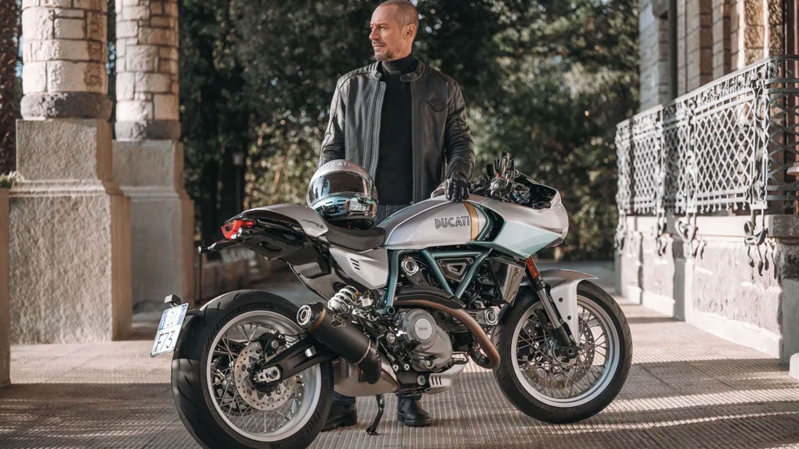 Ducati Formula 73 με αερόψυκτο κινητήρα Desmodue 803cc και ρετρό café racer αισθητική, επετειακή έκδοση 100 χρόνων Ducati