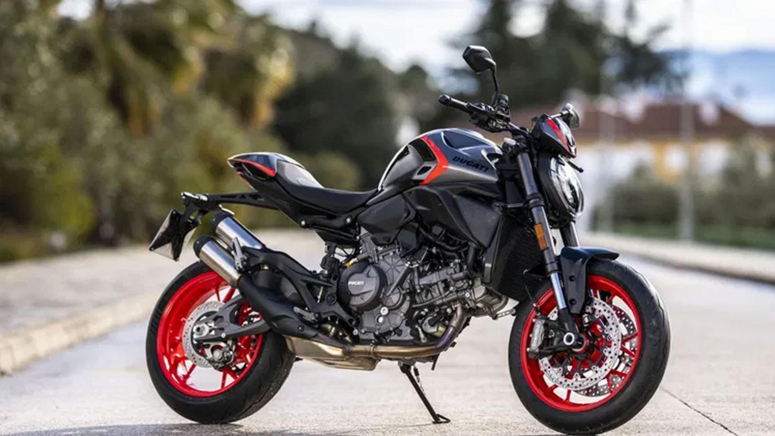 Η νέα εμφάνιση έρχεται να συμπληρώσει τις σημαντικές αλλαγές που παρουσίασε η Monster V2 κατά το λανσάρισμά της τον περασμένο Οκτώβριο.