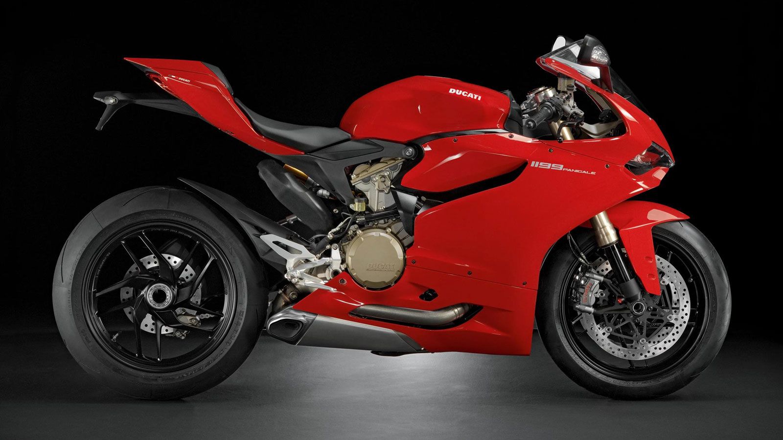 Ο κινητήρας Superquadro και το monocoque έφεραν τεχνολογία MotoGP στον δρόμο