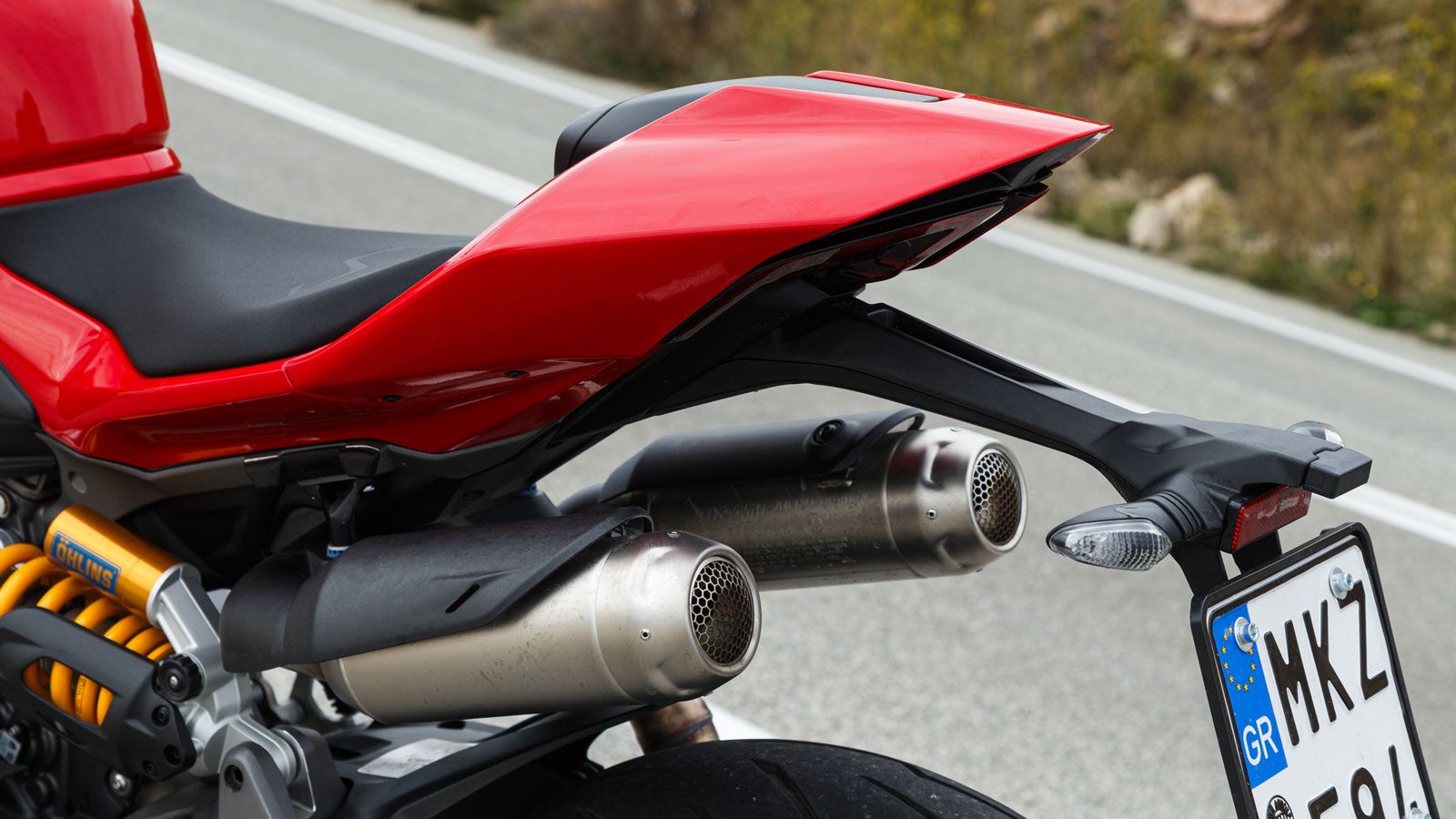 Δεν θα σε παρεξηγήσει αν το αποκαλέσεις απογυμνωμένο Panigale, με ορισμένες όμως εργονομικές διαφοροποιήσεις προσαρμοσμένες στον γυμνό χαρακτήρα του. 