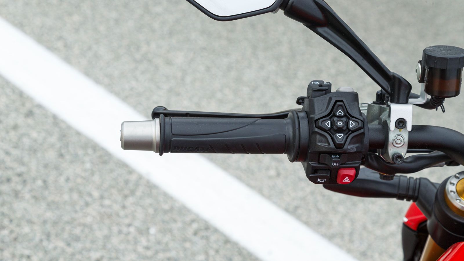 Η πλοήγηση στο μενού ρυθμίσεων γίνεται πανεύκολα από ένα διακόπτη 4 κατευθύνσεων με κεντρικό πλήκτρο enter.