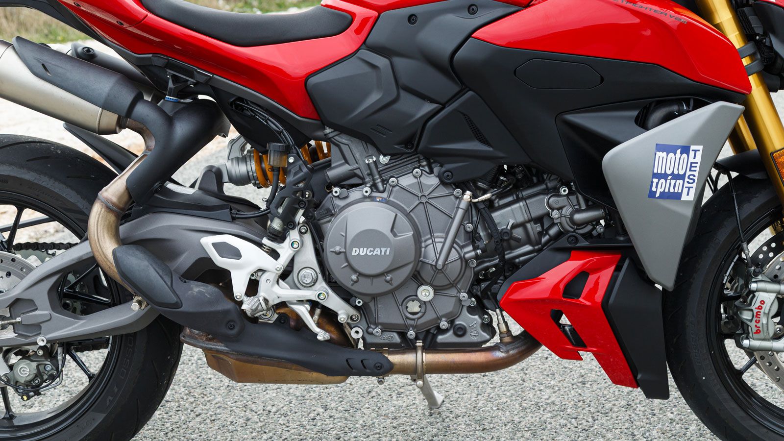 Βασισμένος στην κλασική αρχιτεκτονική περιεχόμενης γωνίας 90° αλλά με μεταβλητό χρονισμό βαλβίδων αντί του μέχρι πρότινος δεσμοδρομικού συστήματος, ο 