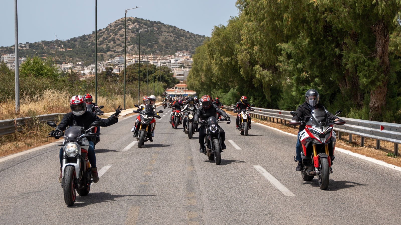 Μέσα σε μια χρονιά-ορόσημο για την εταιρεία από το Borgo Panigale, το μήνυμα της Ducati παραμένει ξεκάθαρο: ένα κοινό πάθος μπορεί ακόμη να ενώνει ανα