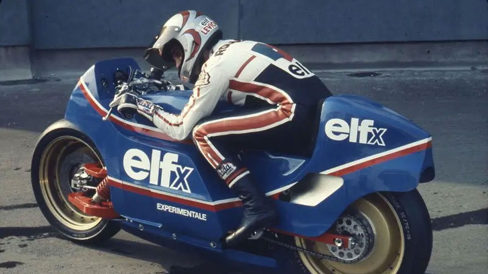 Μοτοσυκλέτα αγωνιστική με αναβάτη. Η ιστορική Elf έμεινε στην ιστορία γιατί πήγε κόντρα σε όλα!