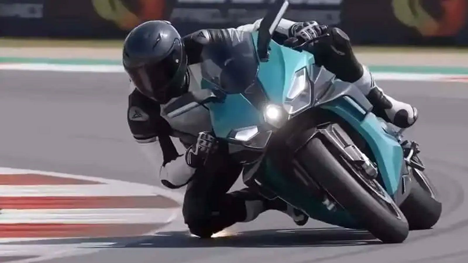 Σύμφωνα με τα πρώτα στοιχεία, η Guruma 1000 RR χρησιμοποιεί τετρακύλινδρο εν σειρά κινητήρα 1.051 κ.εκ., με ισχύ περίπου 150 ίππων και ροπή κοντά στα 