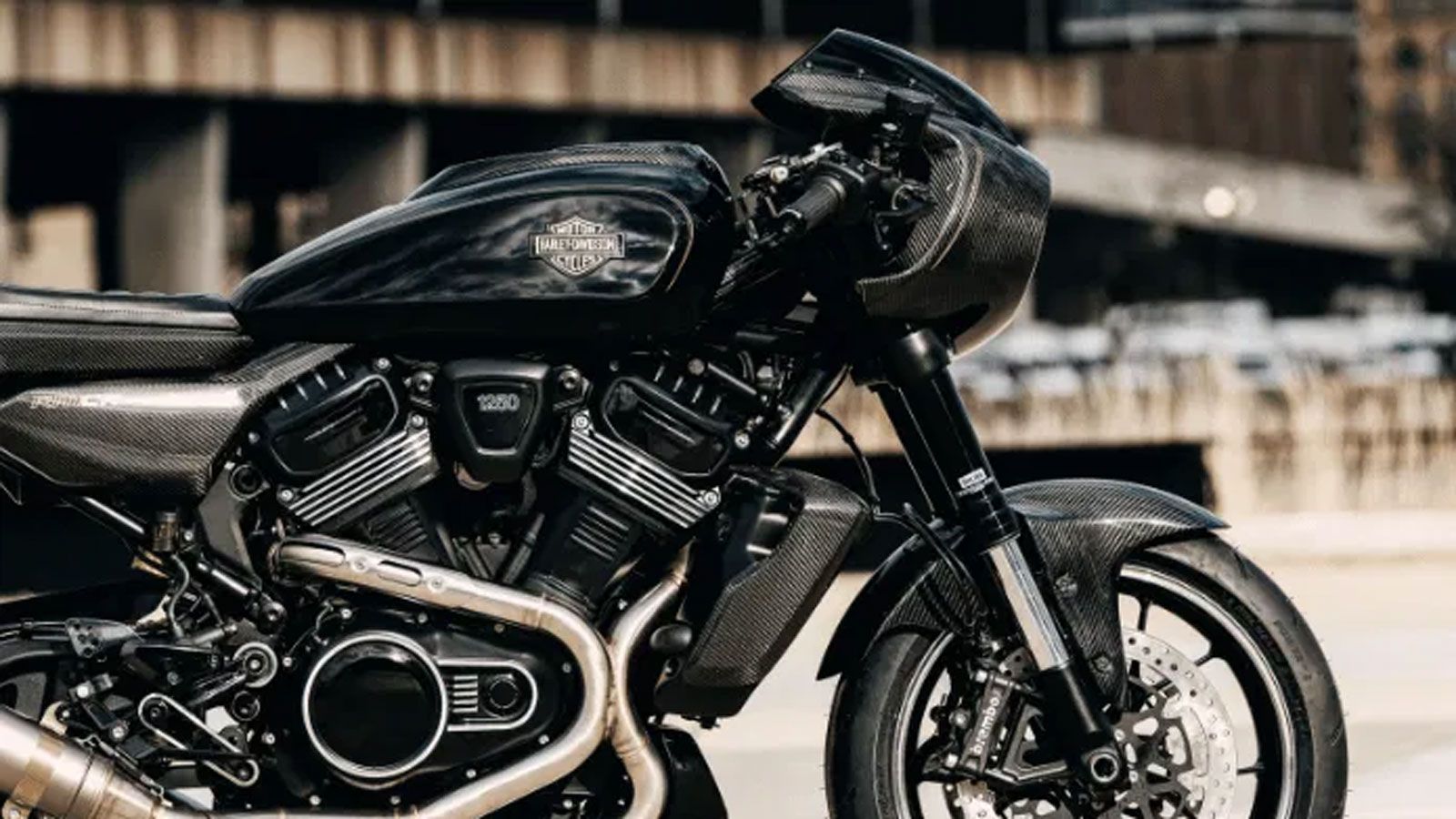 Η σχεδίαση του RMCR χαρακτηρίζεται από καθαρές γραμμές και δυναμική εμφάνιση, με στόχο να δείξει πώς μπορεί να αξιοποιηθεί η πλατφόρμα Revolution Max 