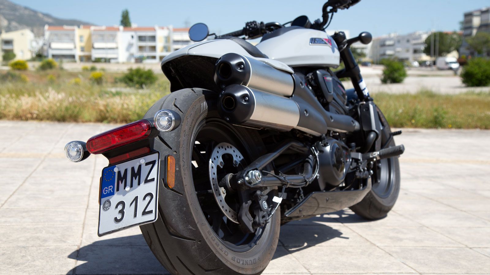 Η Harley-Davidson Sportster S 1250 βασίζεται σε μια εντελώς νέα φιλοσοφία κατασκευής, με τον κινητήρα να συμμετέχει ως φέρον τμήμα του πλαισίου.
