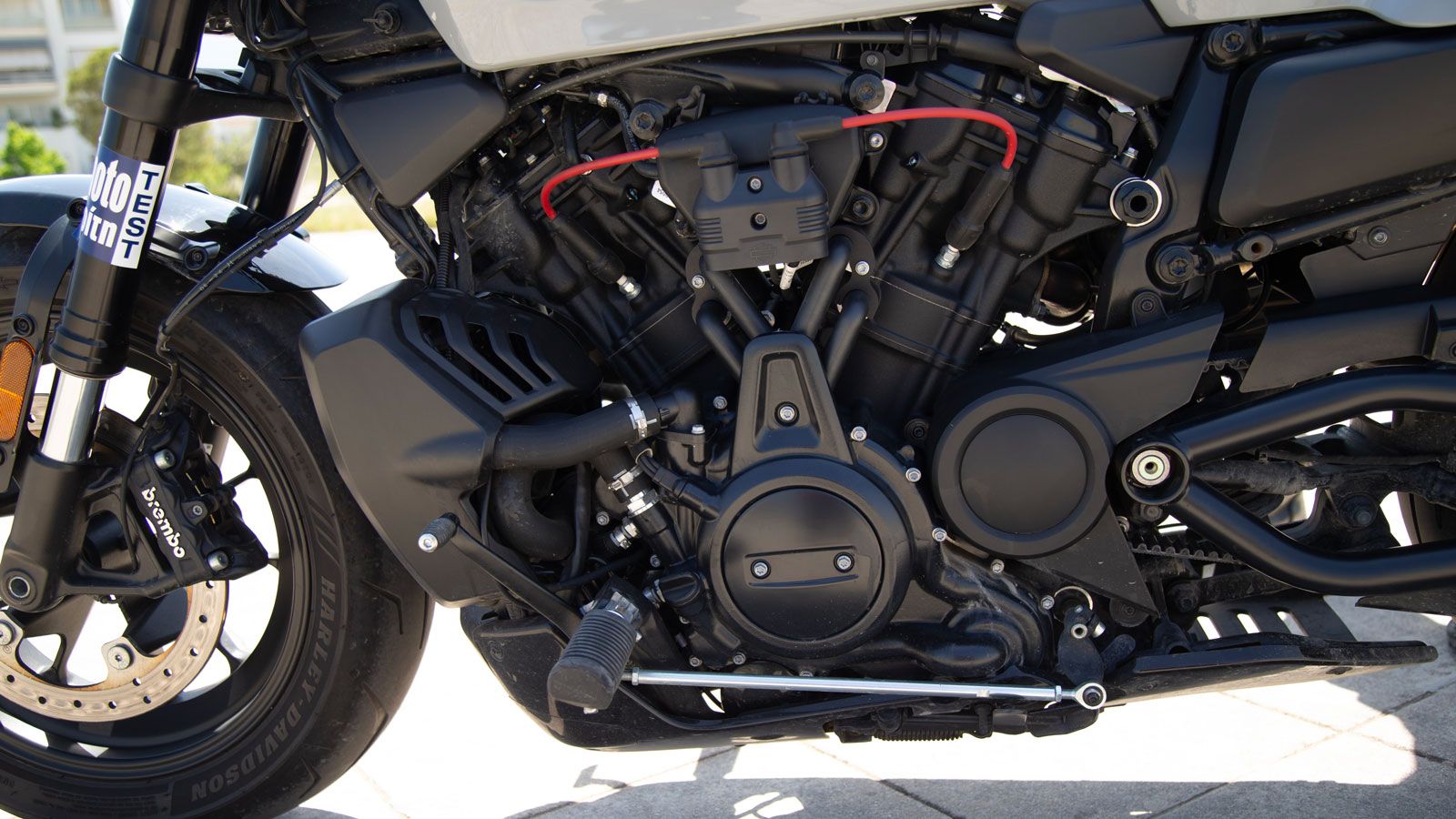 Στην καρδιά της Harley-Davidson Sportster S 1250 βρίσκεται ο ολοκαίνουργιος Revolution Max 1250T, ένας υγρόψυκτος V2 κινητήρας 60 μοιρών που αλλάζει π