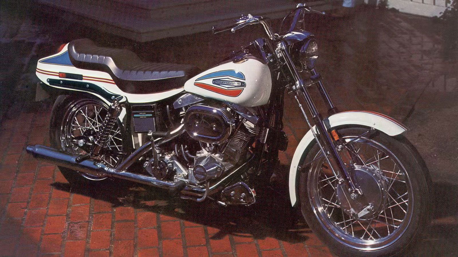 Η Super Glide ήταν η πρώτη εργοστασιακή chopper της Harley-Davidson