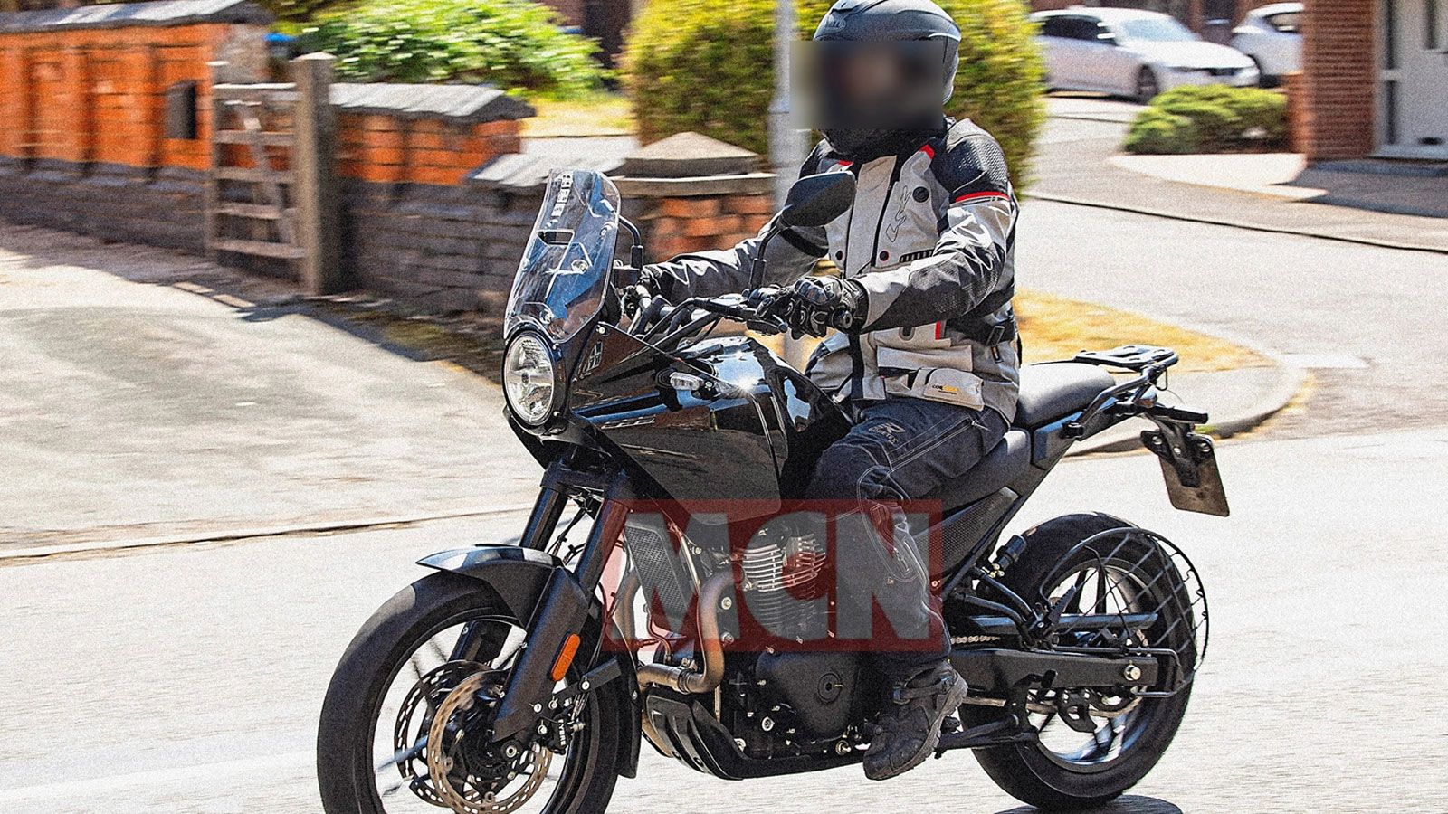 Η Himalayan 750 ανοίγει τον δρόμο για ολόκληρη νέα οικογένεια 750 κ.εκ.