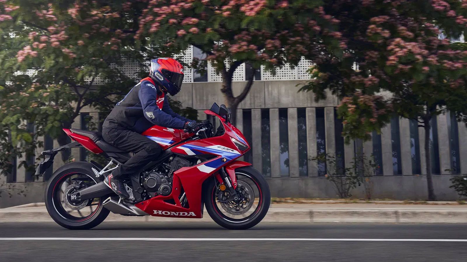 Η ανάκληση της Honda αφορά μοντέλα παραγωγής CBR 650R 2024-2025, όπου ισχύει συνολικά για 2.155 σε ΗΠΑ και 3.681 μοτοσυκλέτες σε Γερμανία, αντίστοιχα.