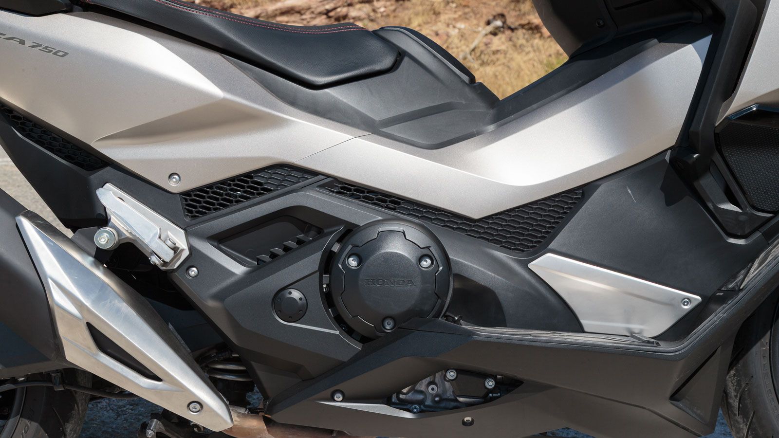 Στην καρδιά του Forza δεν θα μπορούμε να βρίσκεται άλλος από τον εγνωσμένης αξίας και αξιοπιστίας 8-βάλβιδο υδρόψυκτο κινητήρα 745κ.εκ. που εξοπλίζει 