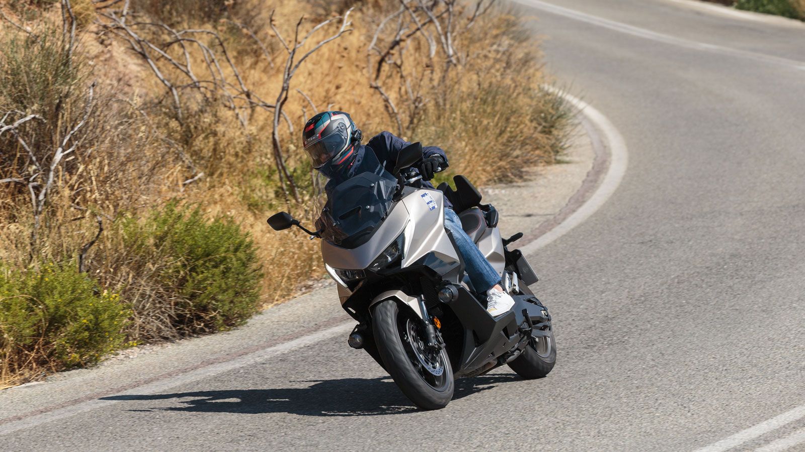 Η διαχείριση του συμπλέκτη από στάση και στις χαμηλές στροφές είναι υποδειγματική, σε αναστροφές ή επιτόπιους ελιγμούς το φρεσκορυθμισμένο DCT είναι α