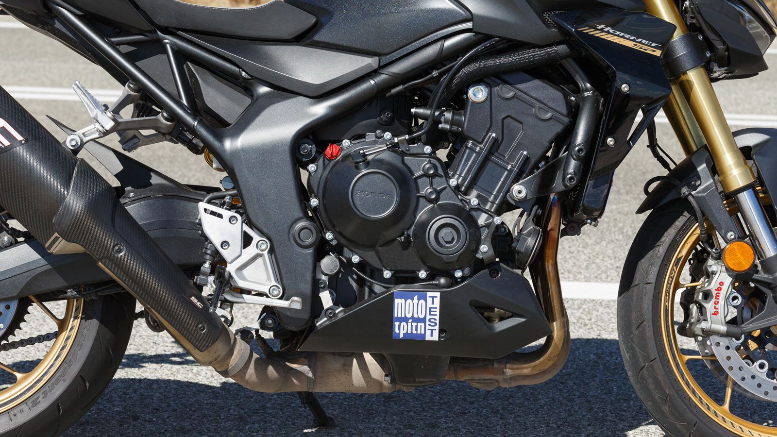Η CB1000 Hornet SP κινείται από τον τετρακύλινδρο εν σειρά κινητήρα των 999 κ.εκ., που προέρχεται απευθείας από το CBR1000RR Fireblade του 2017, εξελι