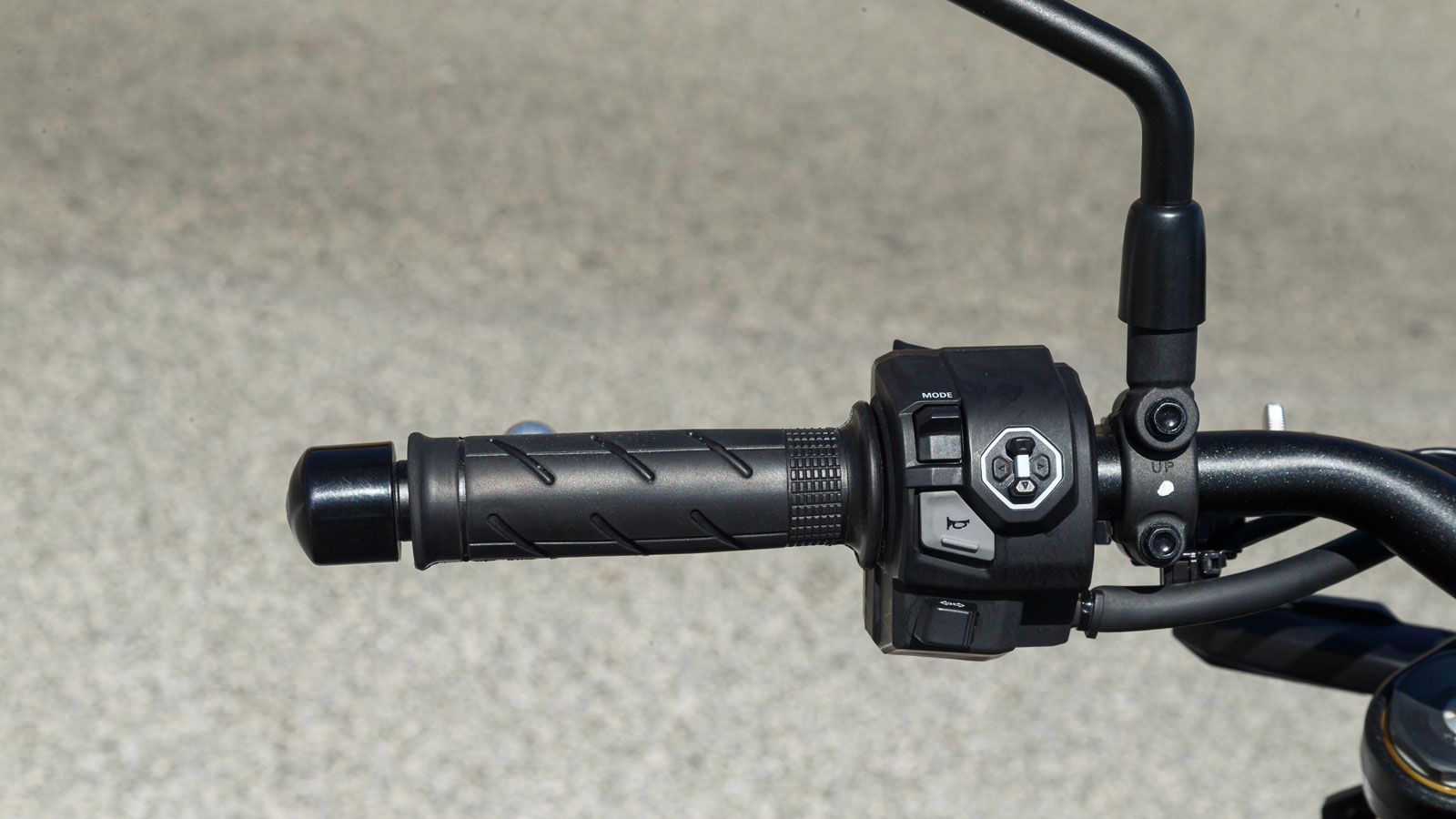 Οι διακόπτες είναι φωτιζόμενοι.