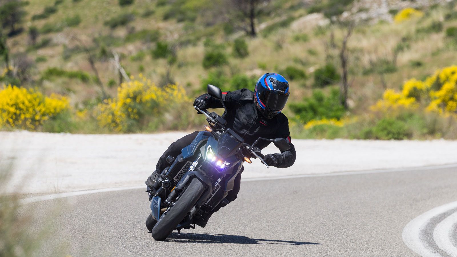 Honda CB750 Hornet - Με 92 ίππους, επαναστατικό E-Clutch και κορυφαίες επιδόσεις