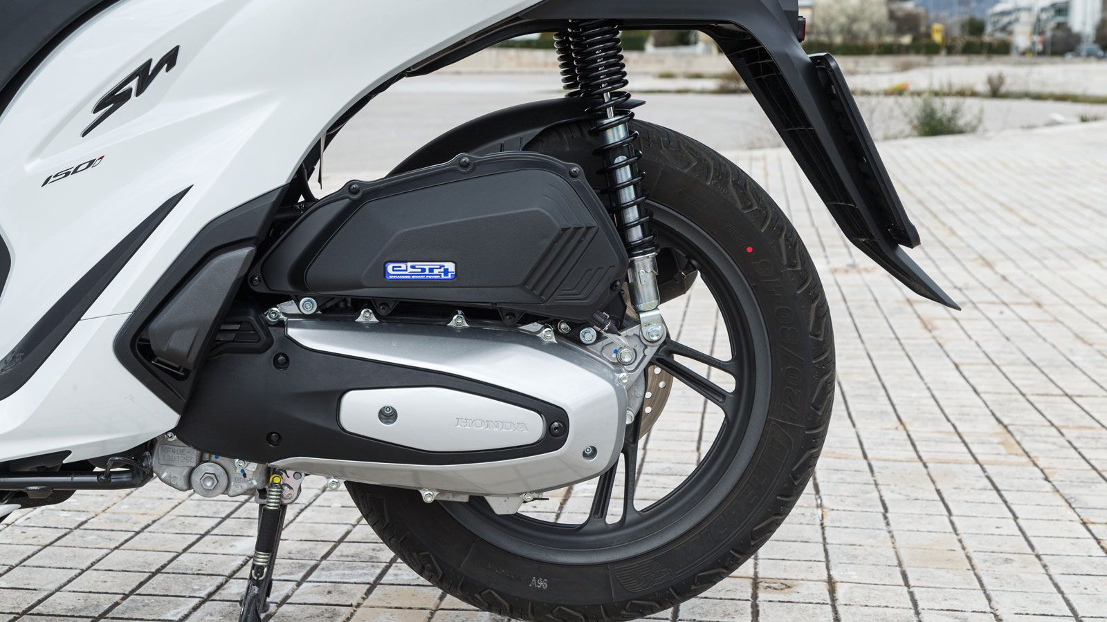 Ο κινητήρας που κινεί το νέο Honda SH150i είναι η εξελιγμένη μονάδα eSP+ (enhanced Smart Power), σχεδιασμένη για καλύτερη απόδοση και μειωμένη κατανάλ