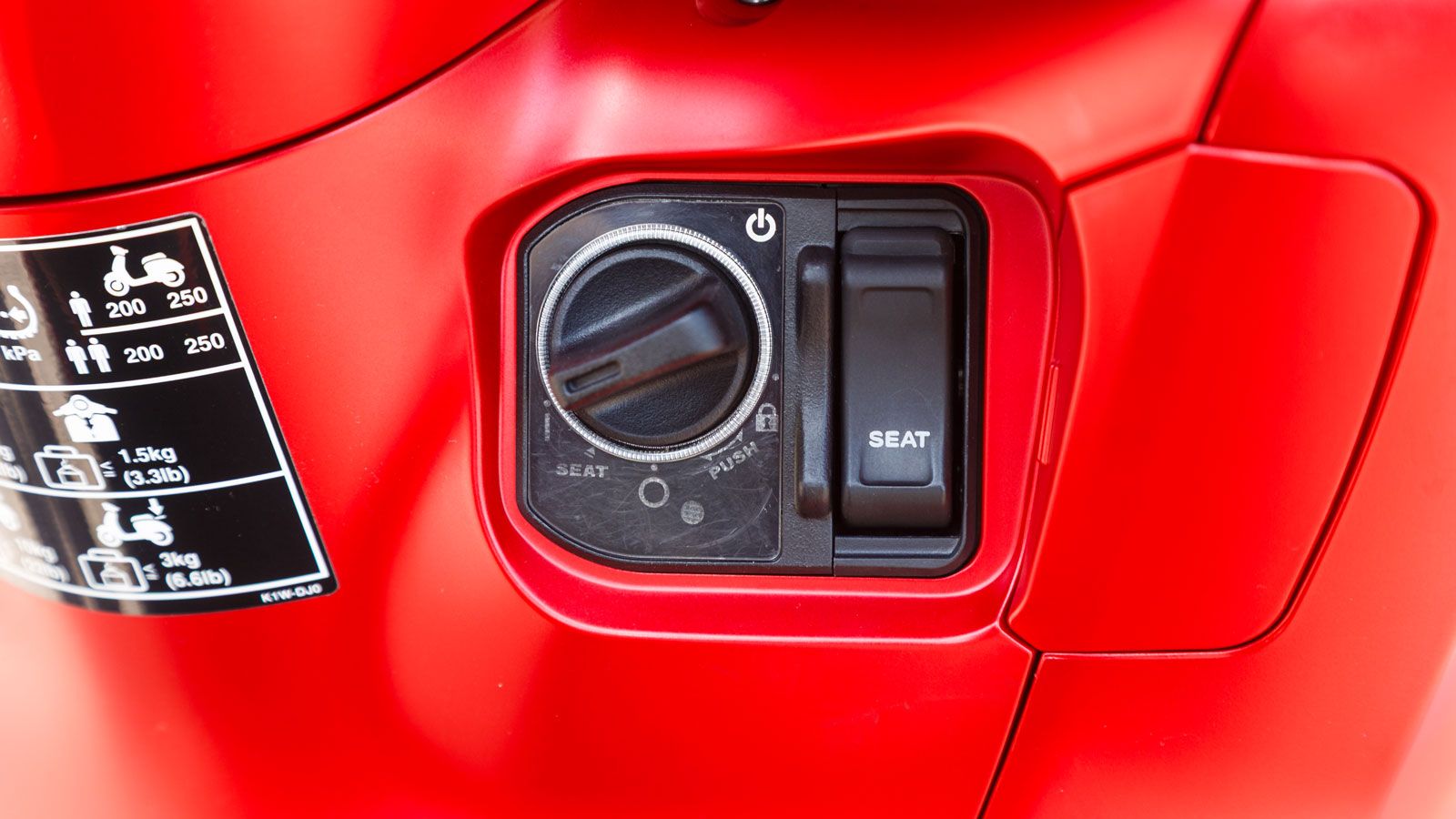 έλος, η παρουσία του συστήματος keyless προσθέτει ευκολία στην καθημερινή χρήση, επιτρέπ