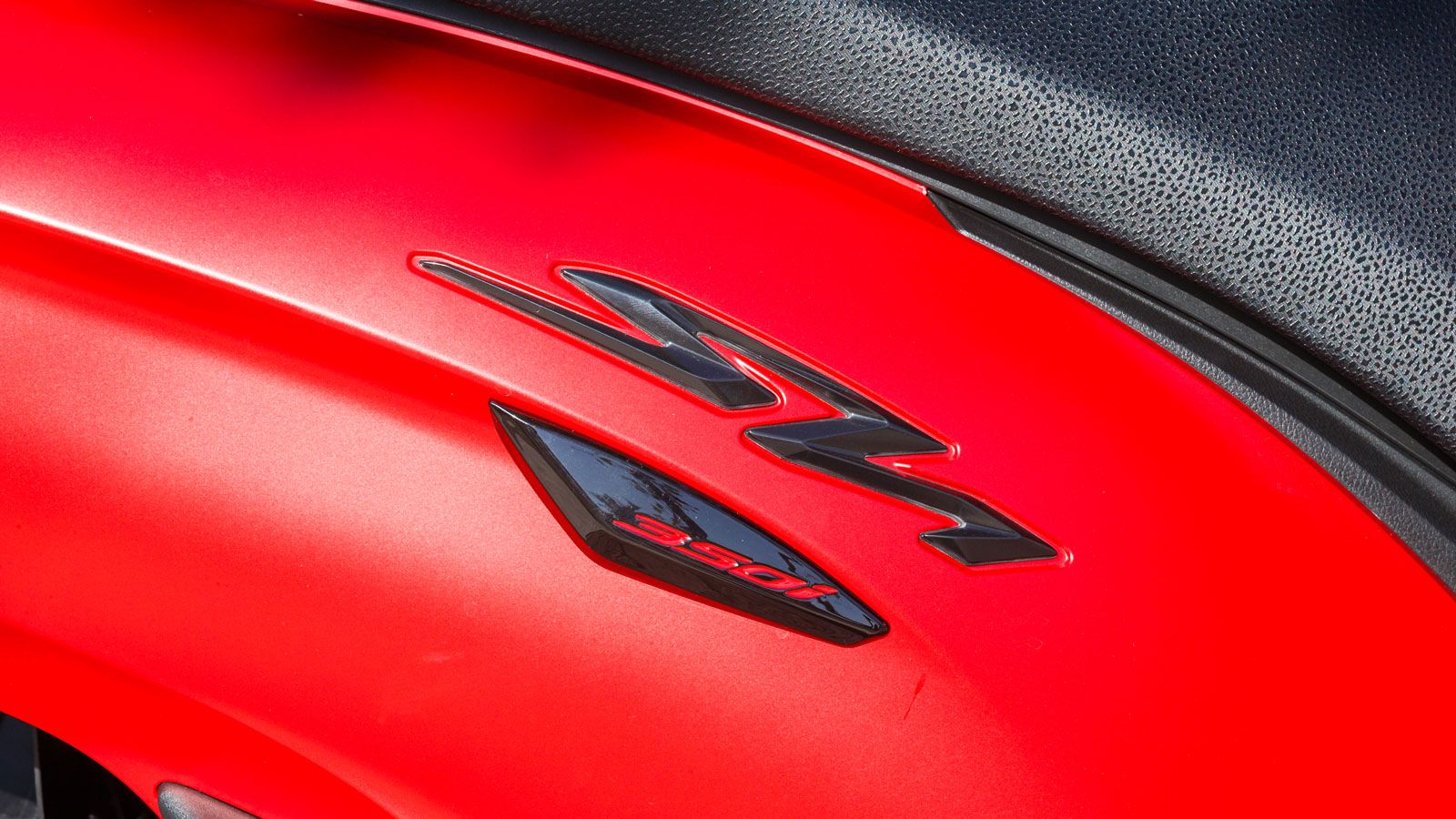 To Honda SH 350i ξεχωρίζει λόγω της ποιότητας κύλισης και της πολιτισμένης λειτουργίας του κινητήρα.